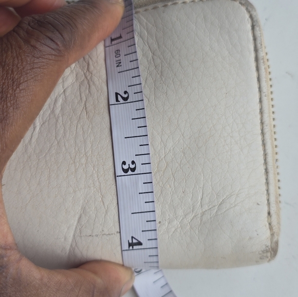 Michael Kors Wallet Womens White Gold Zip Around Logo Good Condition Flaw - Picture 5 of 13